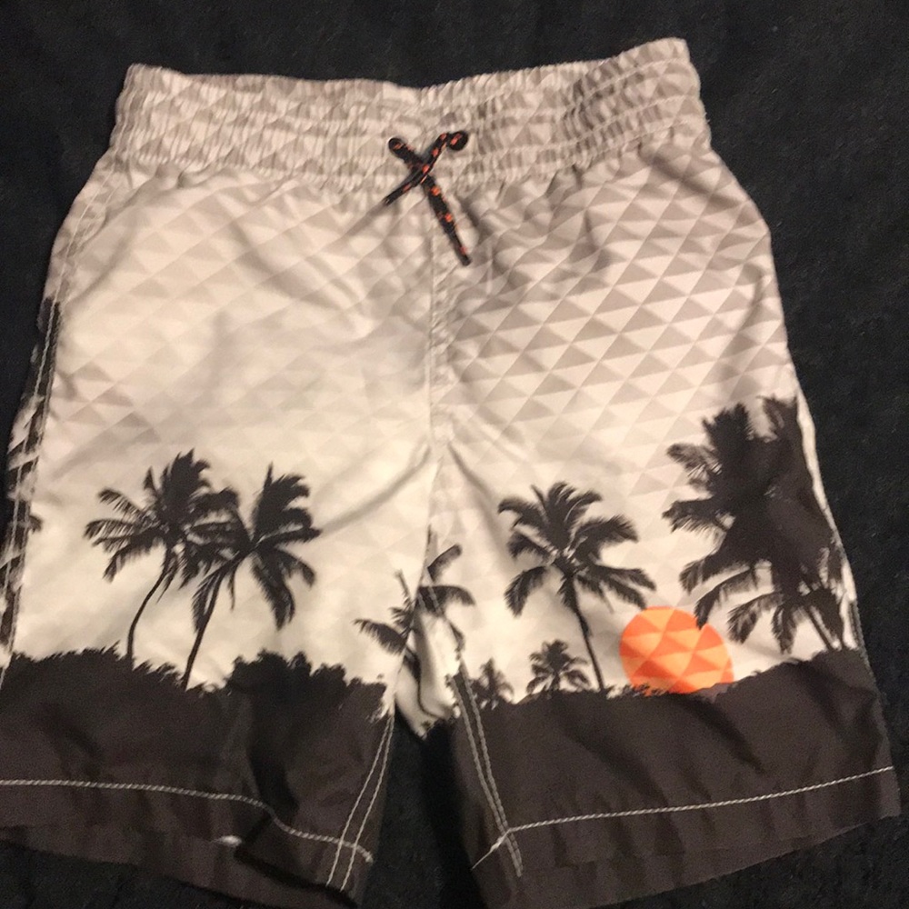 Boys swim trunks (M)